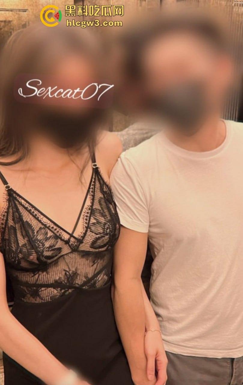 究极绿帽性感骚妻『性感的猫』福利私拍流出,健身室6P大混战,单男无套猛操内射老公紧跟续上!-6