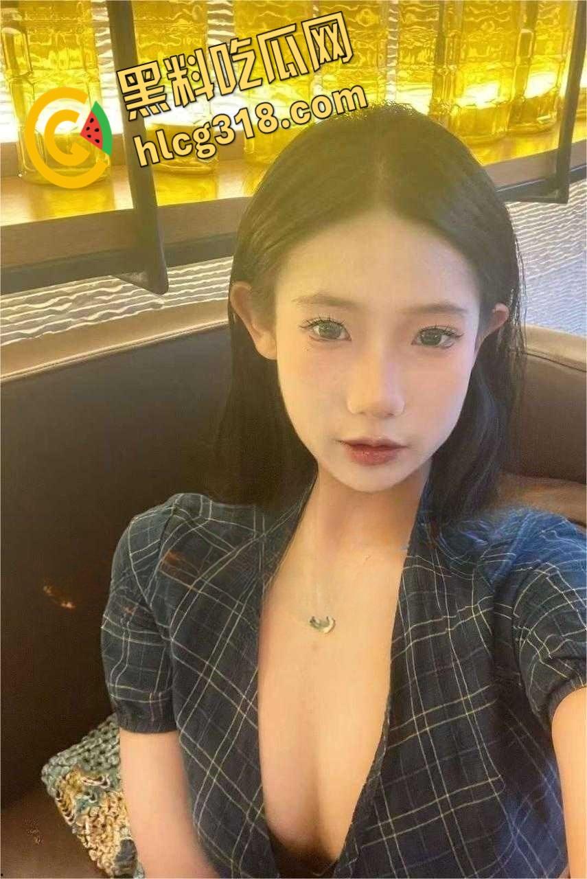 自驾游遇到的仙气小美女，搭讪还有点高冷，随便喝点酒就开始舌吻，主动口交无套女上，这也太反差了！