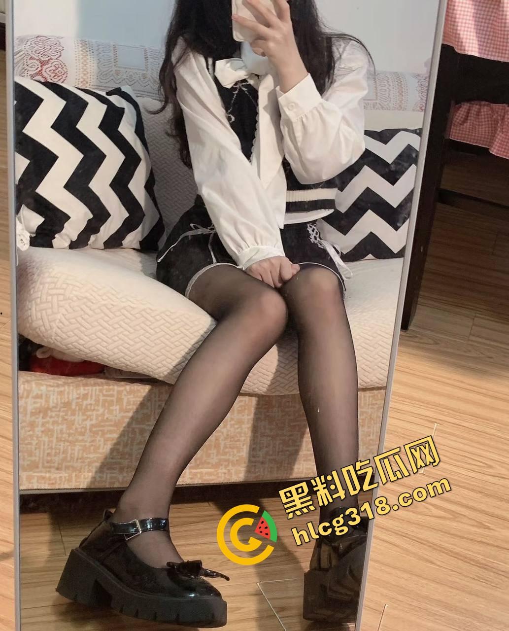 精液不能进我身体,但可以糊我丝袜上,骚母狗一边后入挨操一边叽叽喳喳跟闺蜜打电话聊天!-6