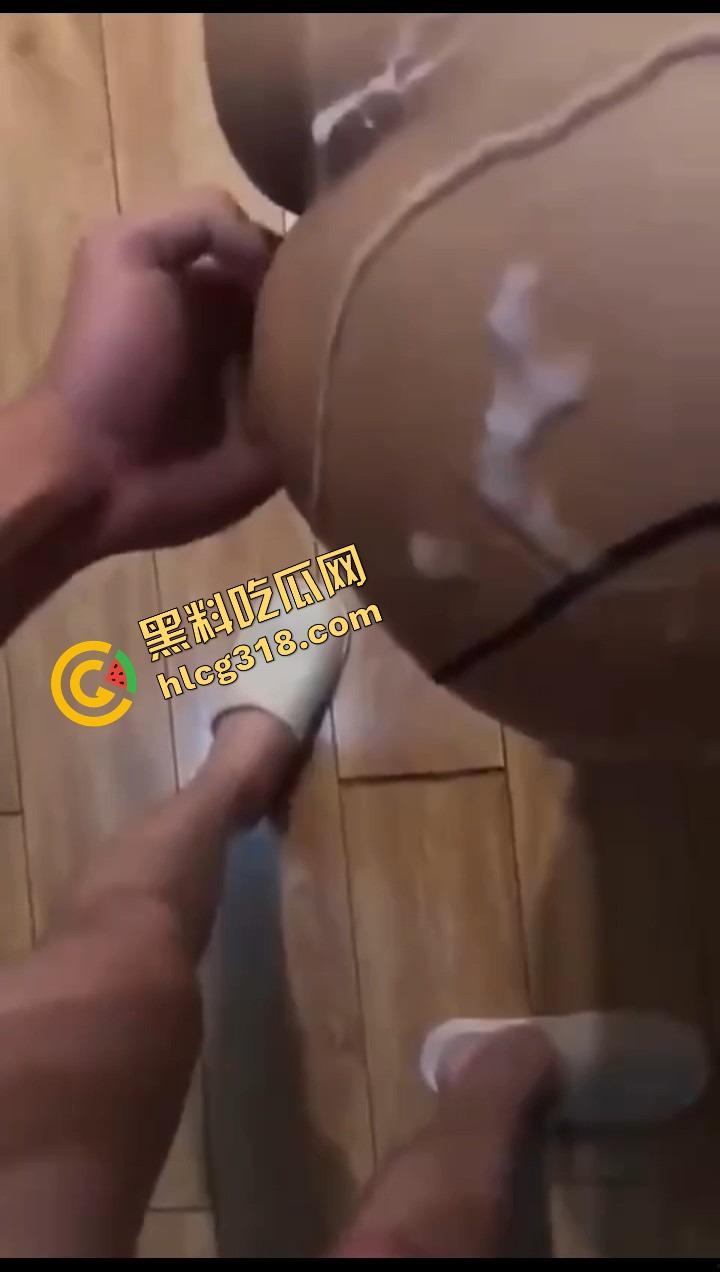 精液不能进我身体,但可以糊我丝袜上,骚母狗一边后入挨操一边叽叽喳喳跟闺蜜打电话聊天!-12