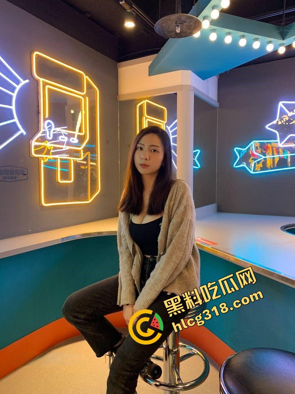 呼市健身房大奶翘臀女私约酒店,女上位电臀狠摇猛榨,肥臀夹爆精囊还会毒龙,男人根本扛不住!-7