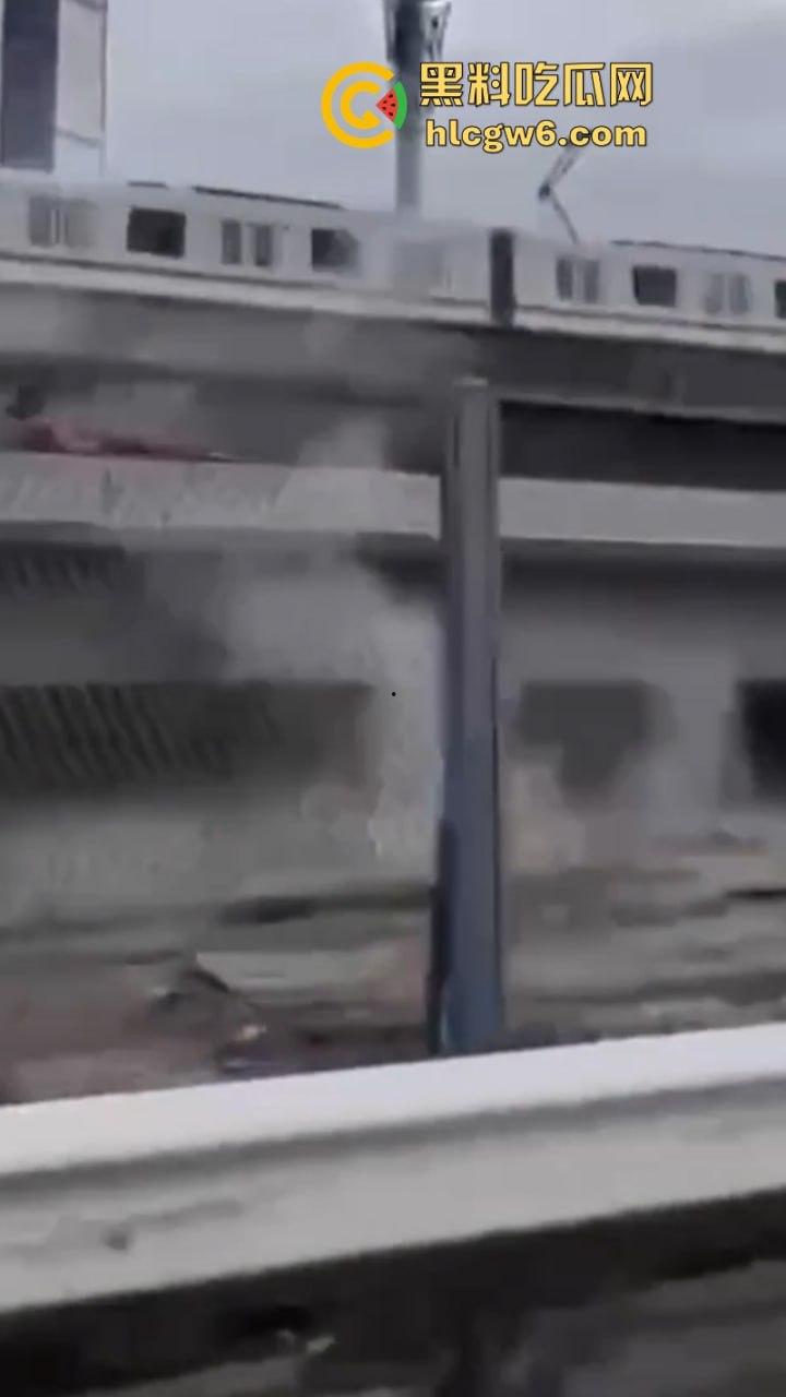 一生捅的最大的篓子!上海地铁1被工地上塔吊侵线砸停 工地项目负责人面临数亿赔偿 天塌了!-3