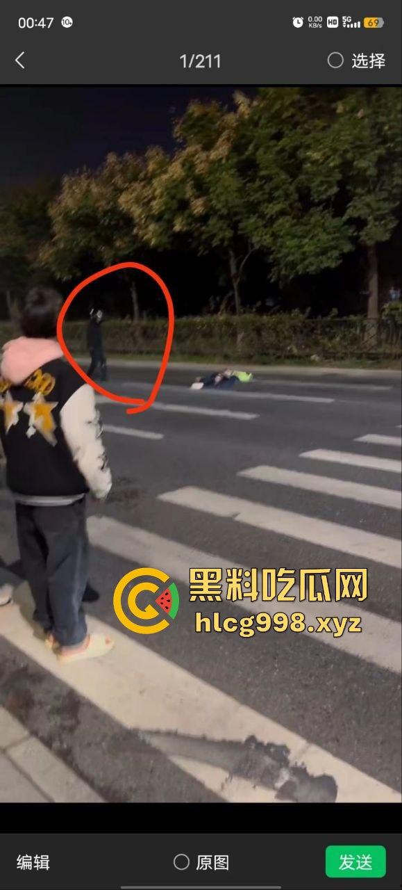 宁波10月10日深夜飙车狂徒闯红灯撞飞辅警!摩托车主嚣张逃逸毫发无损!-4