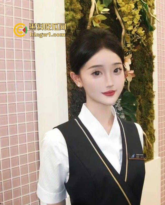 南航高冷空姐『翟子墨 』被富二代玩成SM母狗,制服底下全是调教痕迹,飞行途中还想着被抽打!-3
