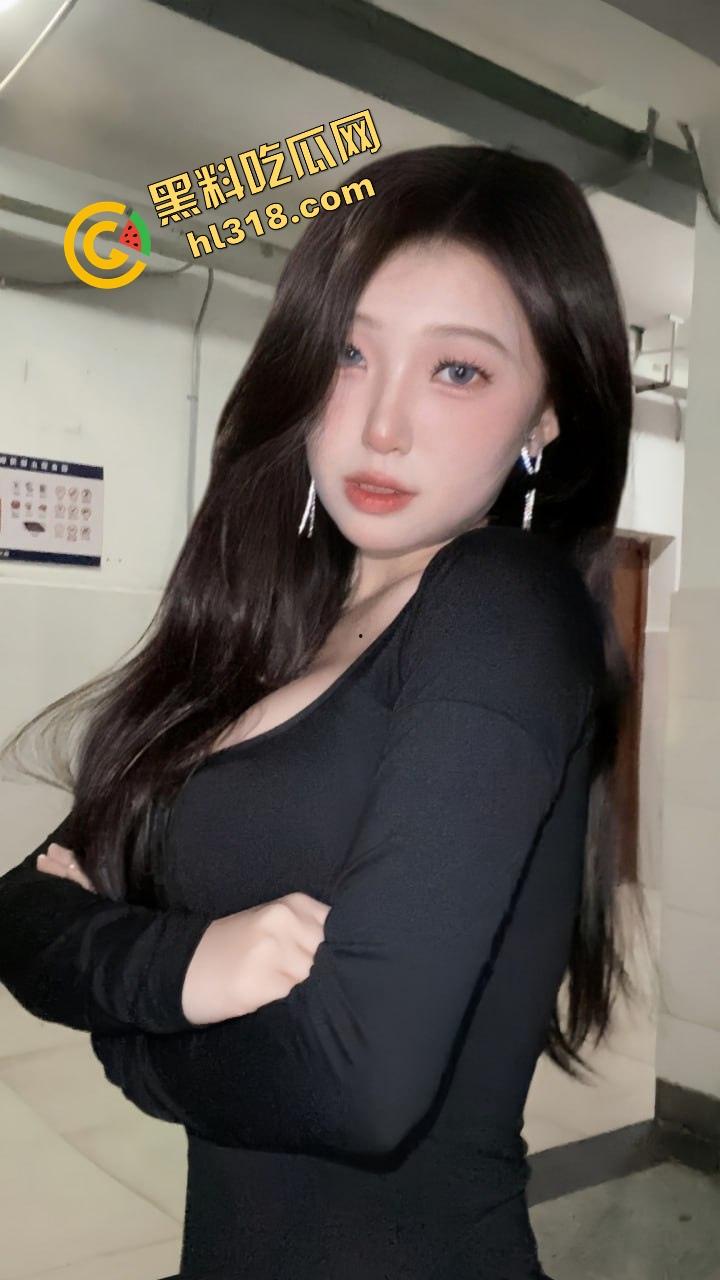 姐姐骚得没底线，奶子给弟弟当奶嘴，小嫩弟被撩成狗,小马硬拉大车激情拉满！