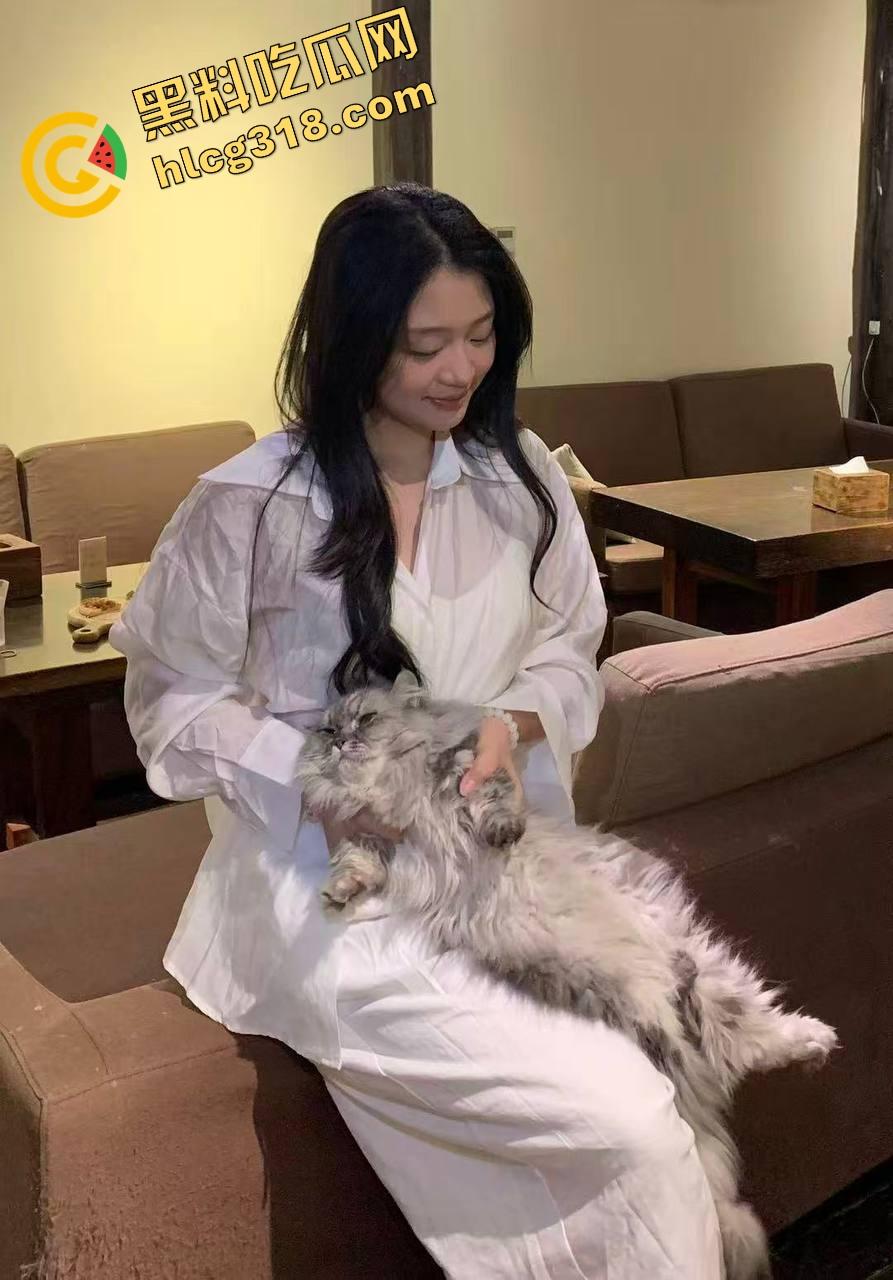 石家庄母狗『钱倪』请命为爸爸出战，全裸戴链跪街上完成主人任务，把电动车光头哥看得差点射裤子！