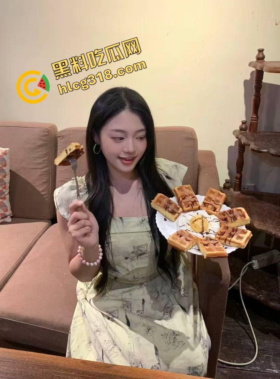 石家庄母狗『钱倪』请命为爸爸出战,全裸戴链跪街上完成主人任务,把电动车光头哥看得差点射裤子!-3