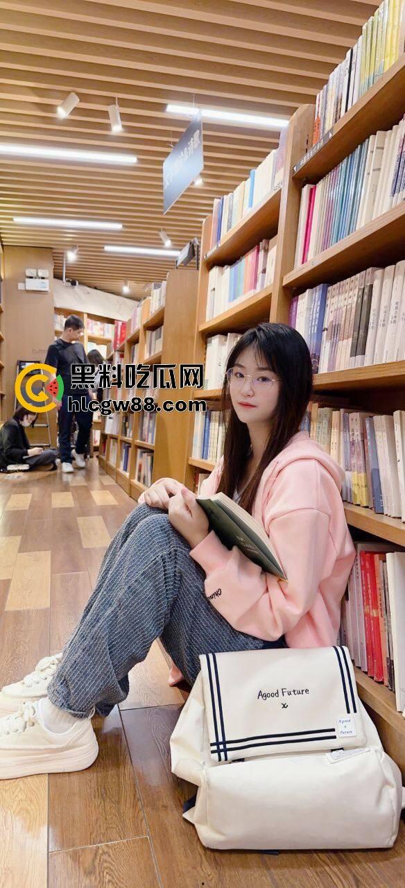 东莞开放大学阳台导管哥爆火，妹子偷拍全程，一边录一边激动，学校这开放程度绝对天花板！-5