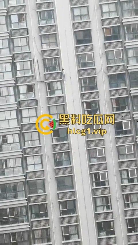 15层高楼修空调!老王徒手下楼不带防护,面子比命重要?-7