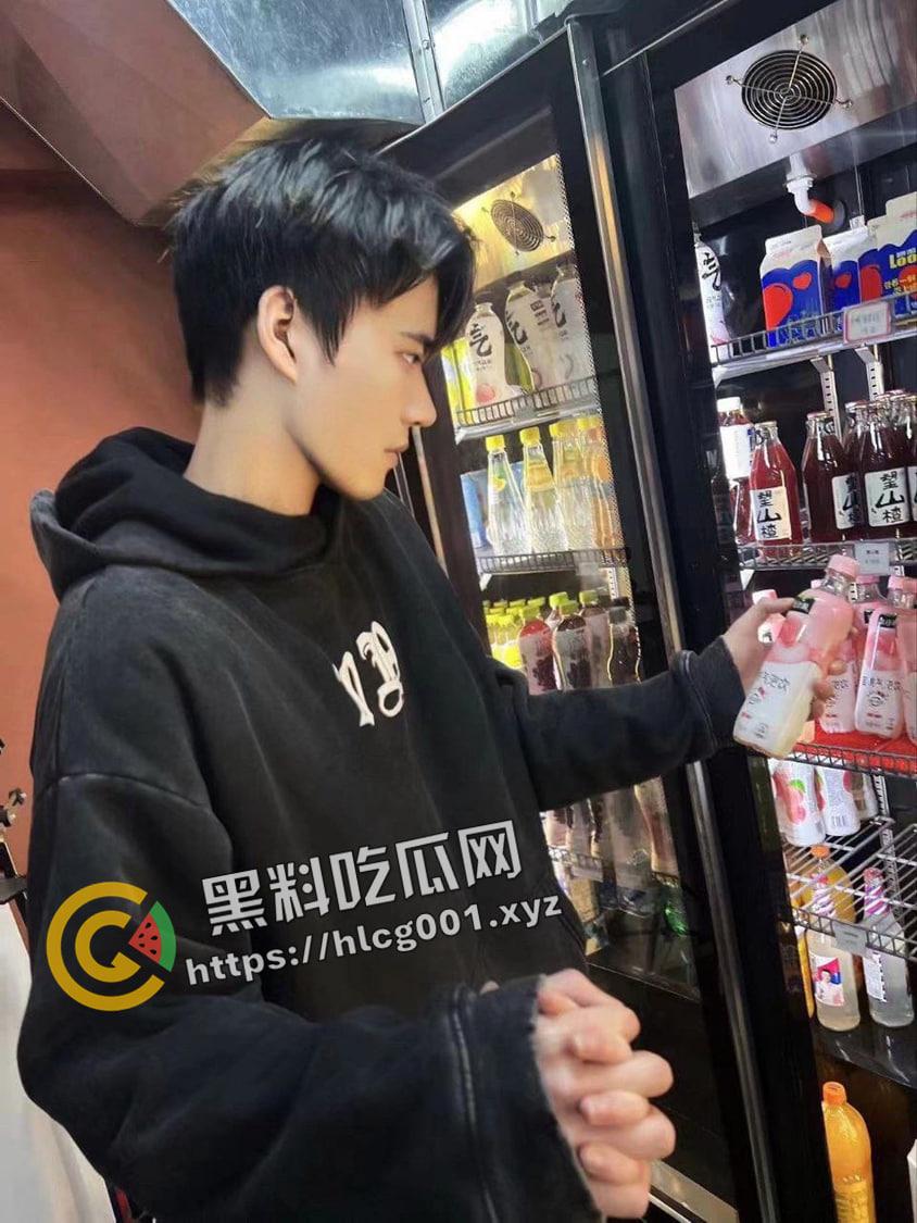 推特【少御的狗】调教超嫩女M模特小母狗 深喉颜射 一脸嫌弃的样子更让人兴奋了 内部资源流出