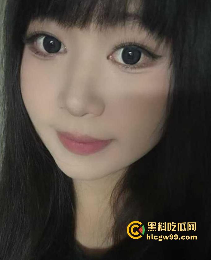 辽宁工商学院极品大三学姐【吴诗芸】给炮友拍裸照被玩腻后曝光,现实中很甜在床很骚。很有撸点!-5