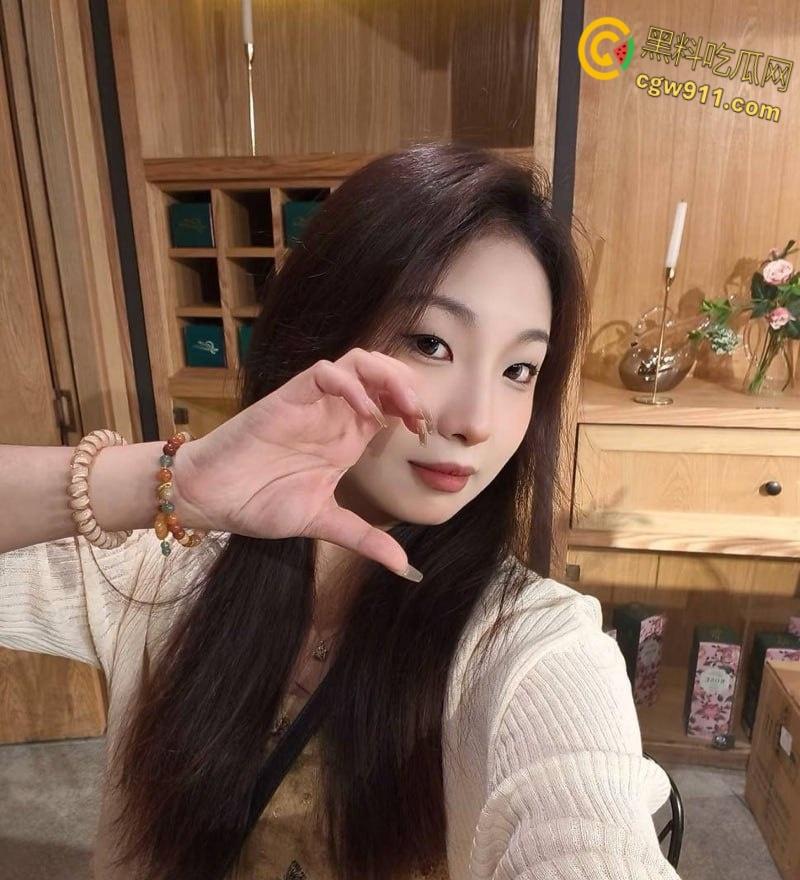 深圳高颜值模特【朱瑶】,到处勾引金主爸爸,露脸深喉口交,情趣道具调教自慰,妥妥的玩物罢了 !-1