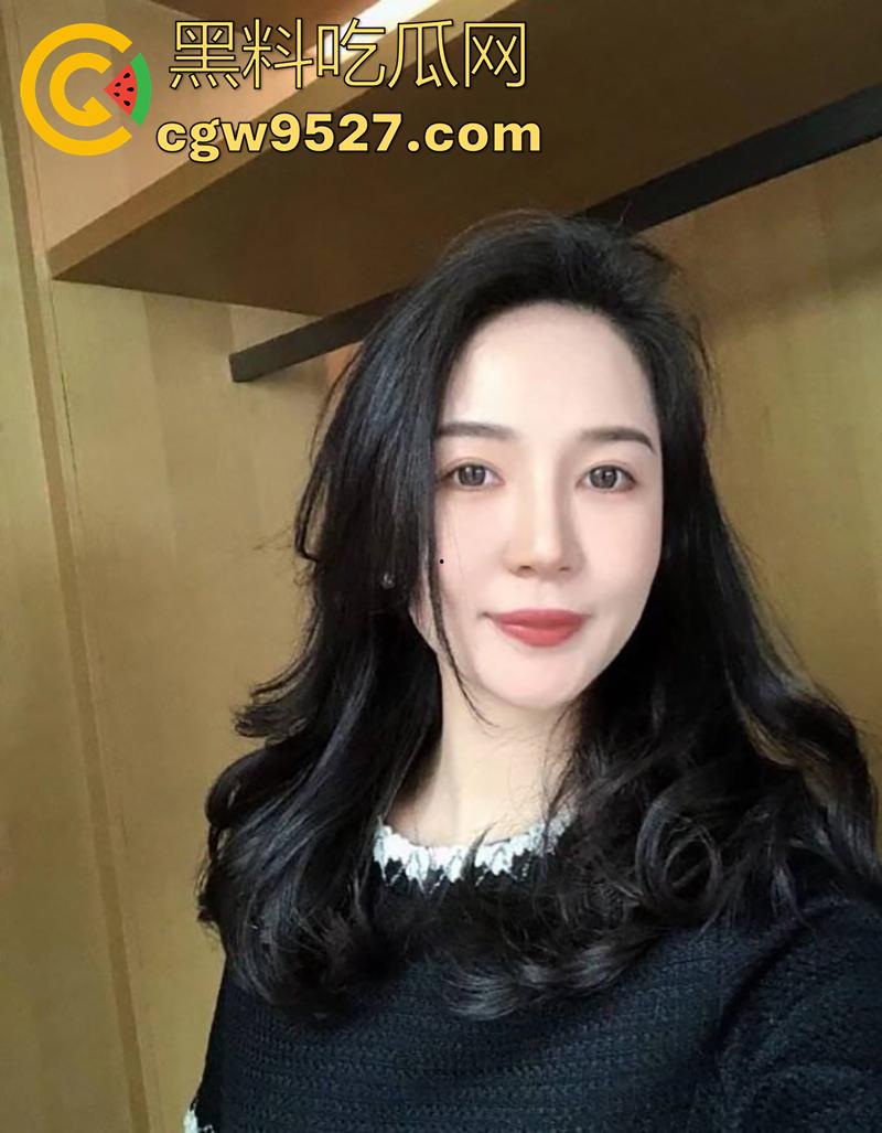 真实乱伦大奶肥臀丈母娘,老丈人外出打工,趁机拿下岳母每日抽插,老婆一走直接开干,太刺激了!-1