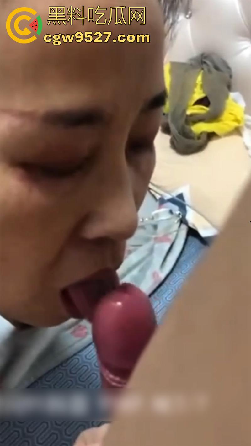 真实乱伦大奶肥臀丈母娘,老丈人外出打工,趁机拿下岳母每日抽插,老婆一走直接开干,太刺激了!-3