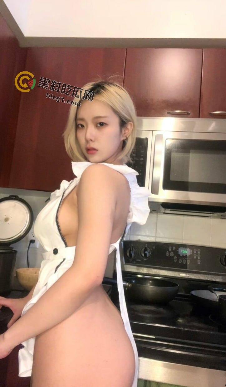 「小野猫」新作曝光,制服黑丝+白嫩肌肤,自慰潮吹喷射满屏幕的水!-4