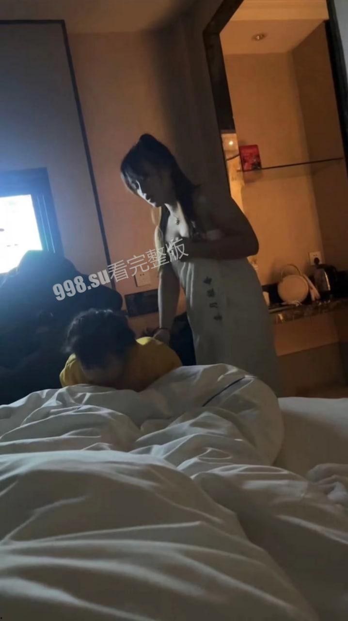 离离原上谱!女子出门约炮竟带娃! 中国好媳妇不忘回家给老公做饭-2