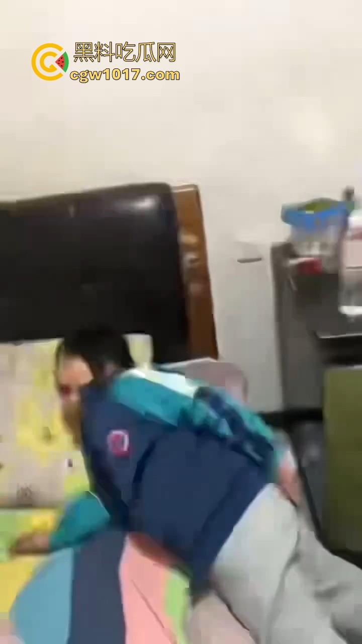 又见教育狂魔上线,作业没写完被打进狗笼?虎爸摇身一变成畜生爸,全网怒骂还在狡辩为你好!-2