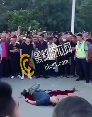 从此再无松原舞王 一代舞王就此陨落 网传喜欢穿貂夹皮包跳舞 勾引人妻 被当街捅死!-5