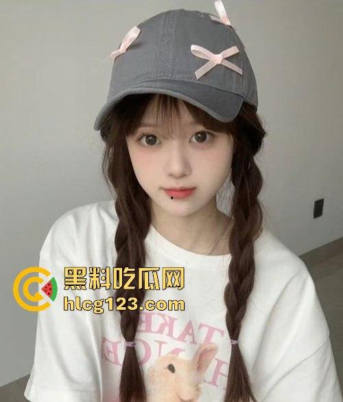 清纯前台化身肥臀母狗！淫乱视频泄露，男友狂操到屁眼红肿！-3