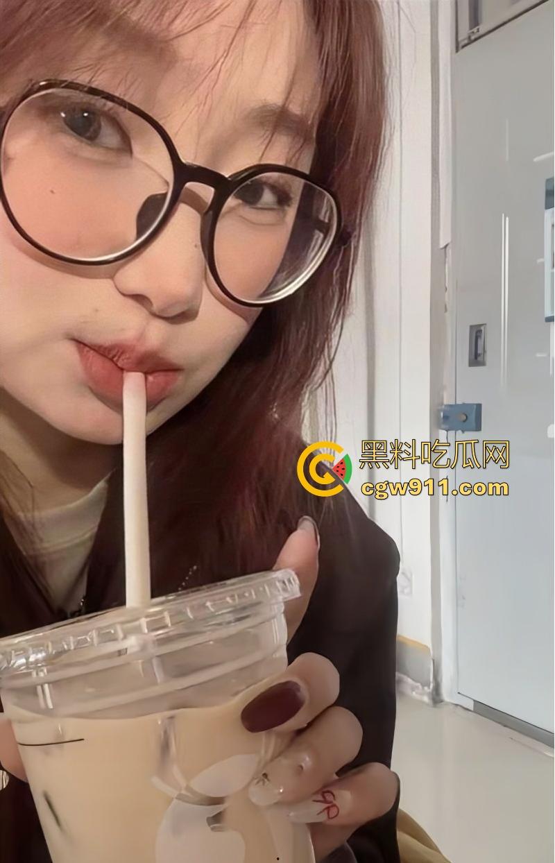 东北大学大一母狗【赵一奕】身穿情趣装和男友疯狂做爱,无套爆操谁知私下是条饥渴母狗!-1