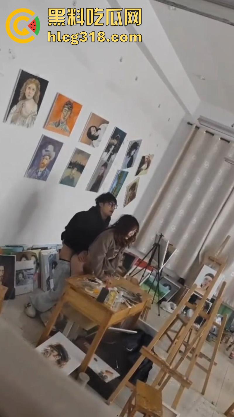 烟台画室师生偷情， 烟台科技职业学院画室，女老师勾引帅学生，激情后入撞击翘臀疯狂输出！-4