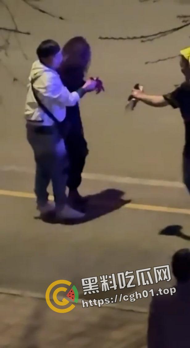 云南曲靖刀仔【张瑞畔】怒杀出轨女友【徐倩倩】发视频说全砍的动脉 手直接断掉 现场视频流出-3