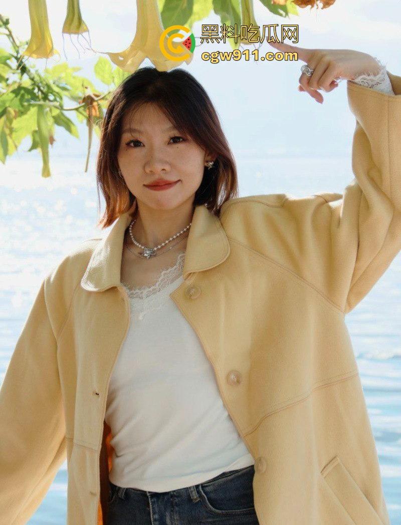 成都淫骚渣女【秦回慧】出轨视频被男友曝光,镜前后入自拍浪叫,女上骑乘臀浪翻滚,妥妥的反差母狗!-3