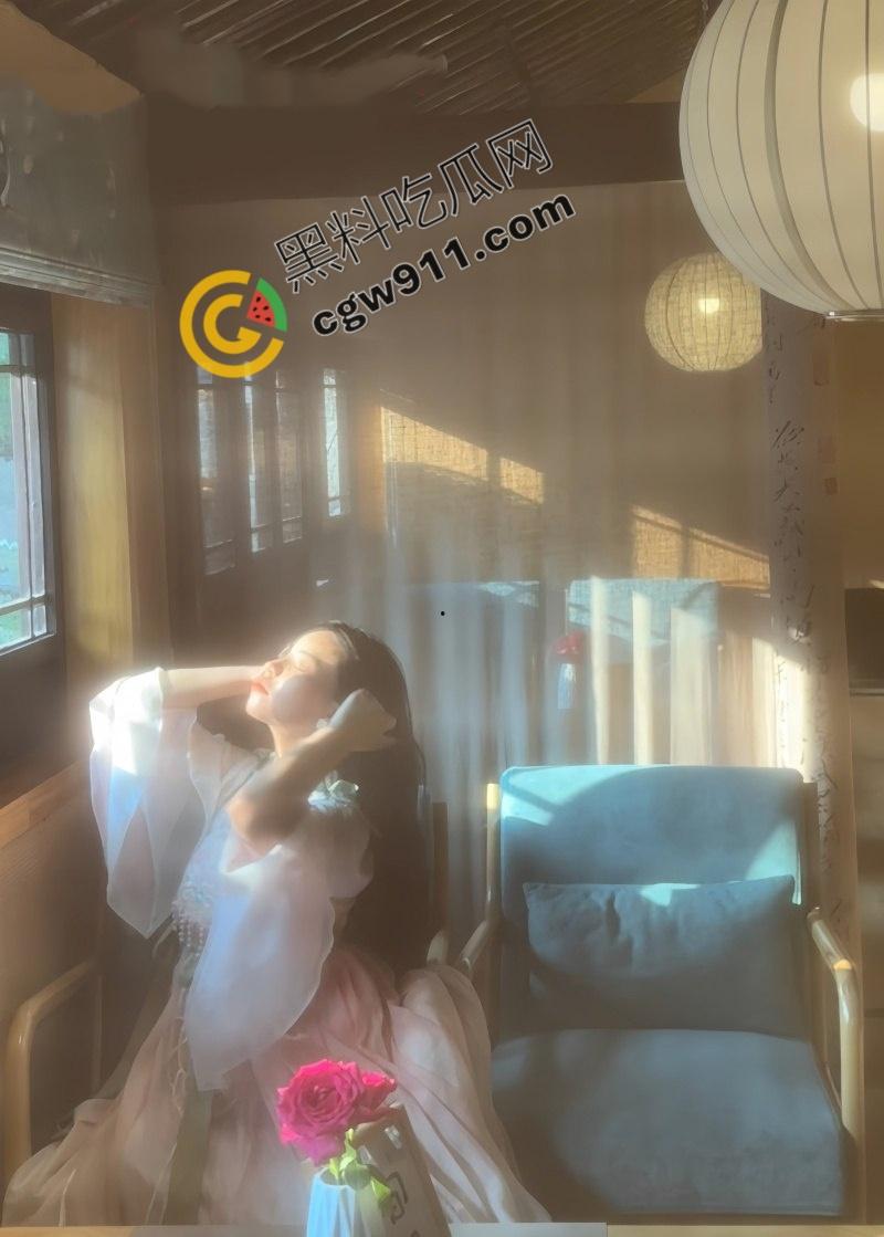 安徽幼师【李萍】:清纯外表下竟是淫荡骚货,美乳爆满,嫩穴紧致,猛烈爆操赚足眼球!-2