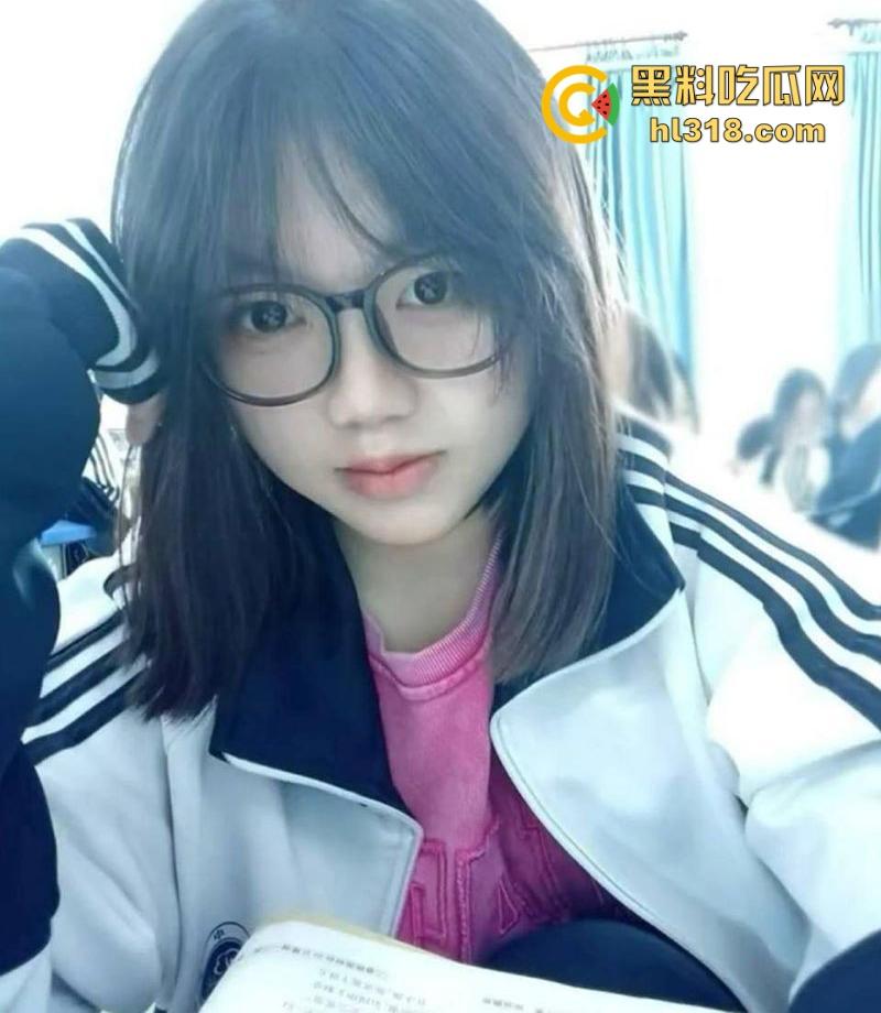 沈阳高级中学高三短发妹网调自慰视频曝光,极品巨乳揉搓自慰,骚穴被两指掰开,淫水狂喷淫靡至极!-2