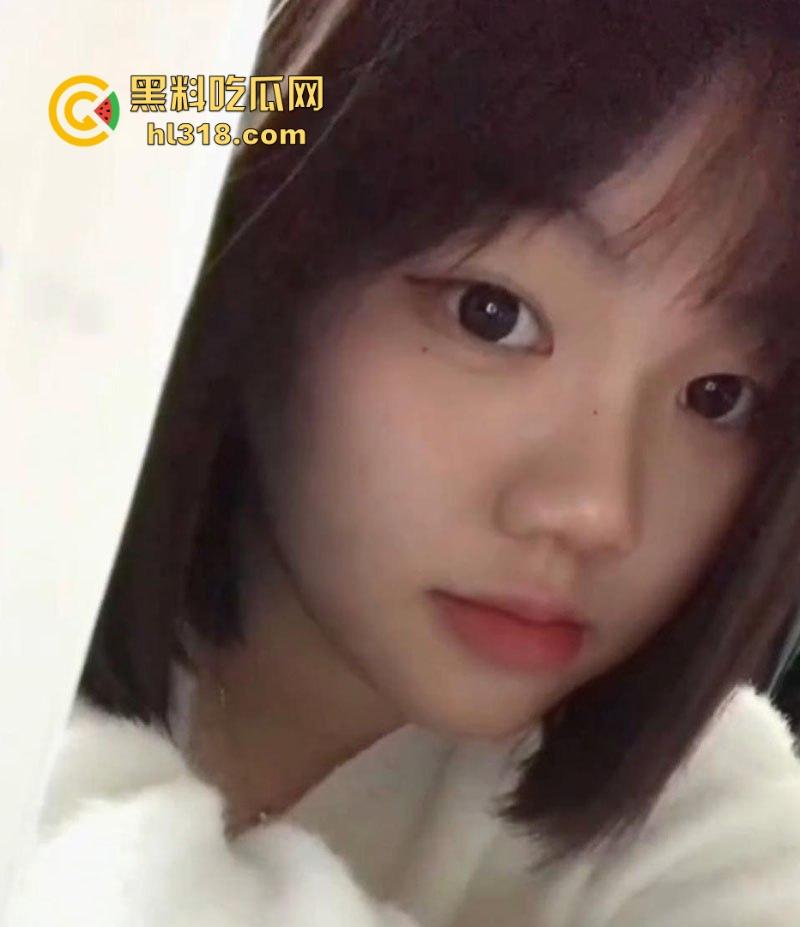 沈阳高级中学高三短发妹网调自慰视频曝光,极品巨乳揉搓自慰,骚穴被两指掰开,淫水狂喷淫靡至极!-4