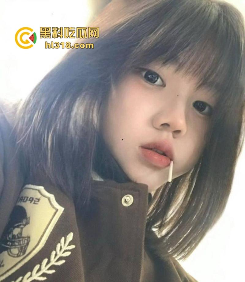 沈阳高级中学高三短发妹网调自慰视频曝光,极品巨乳揉搓自慰,骚穴被两指掰开,淫水狂喷淫靡至极!-6