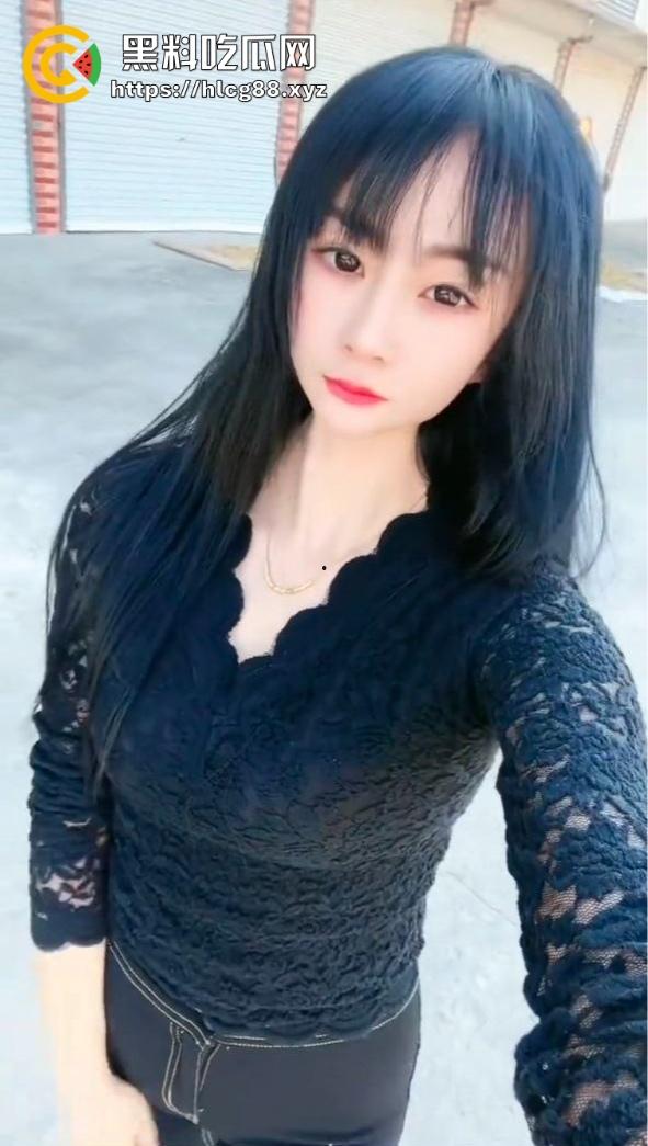 安徽阜阳37岁淫猪【袁丽】骚洞敞开抢客啦,老公鸡巴跟废柴似的,她浪得满街勾野汉猛干!-1