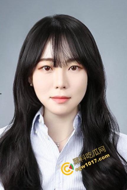 韩国职场女神【姜允瑟】出轨老公兄弟被曝光!OL套装下的淫荡本性,巨根深喉吞吐、迷离娇喘,极致欢爱爆红色瓜料!-2