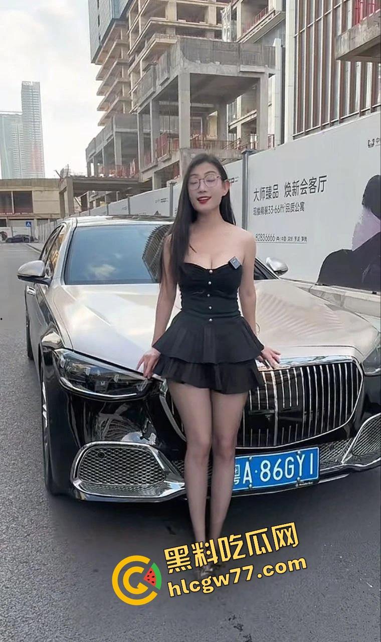 抖音骚鸡直播不穿打底裤,肥鲍晃来晃去勾魂摄魄,卖车还是卖骚?裤都脱了你卖我这车?-4