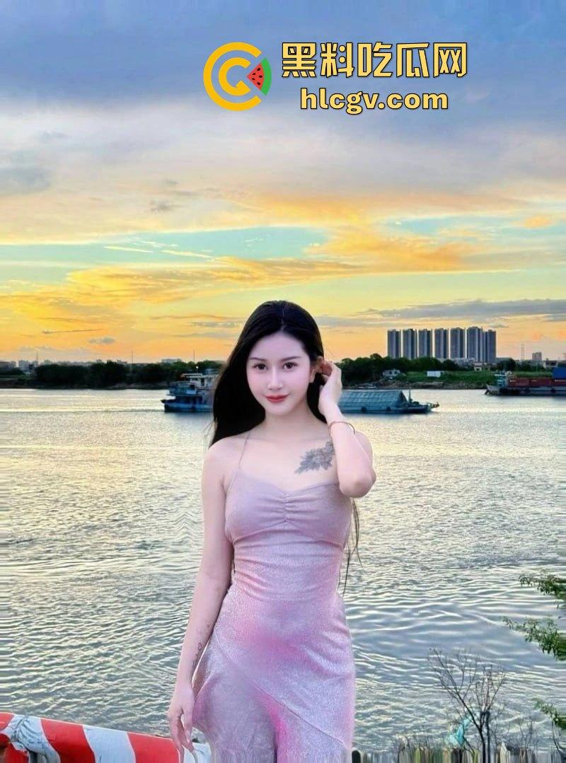 陈奕迅陪妹子去看陈奕迅演唱会 妹子陪我全垒打!这样的嫩妹真好骗一张票就搞定!-3