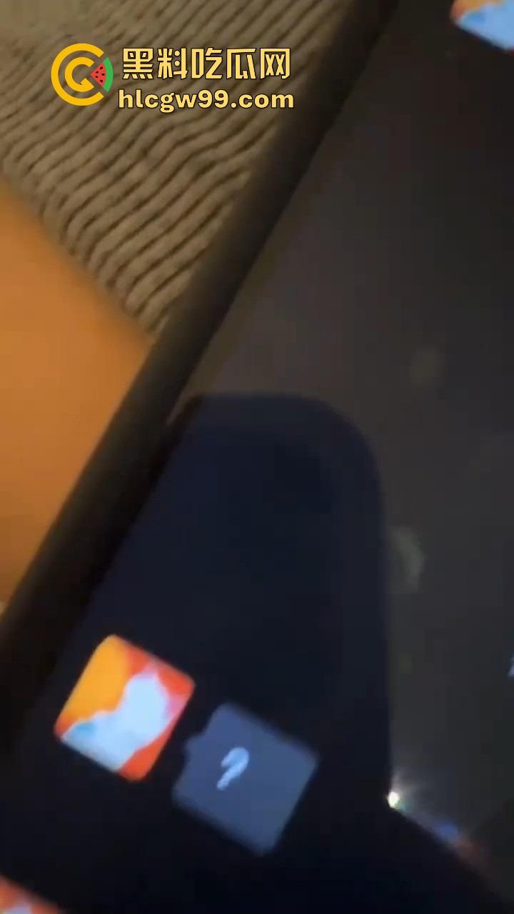 伦敦留学生与卖家交易气球因迟到大战,气球买卖差点变搏击赛,现场手指流血画面曝光!-5