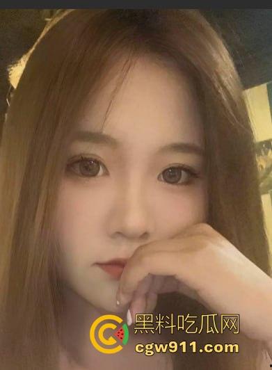 网恋半年的和平精英网友终于奔现啦!二话没说见面就是插,这妹子做爱期间也不浪费时间开一把!-1