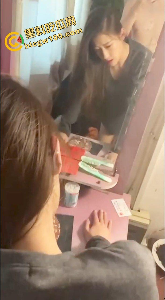 长春金融专校反差骚鸡【江敏】土豪砸钱包养,情趣黑丝后怼骚臀,化妆镜后入猛操娇喘!独家曝光!-7