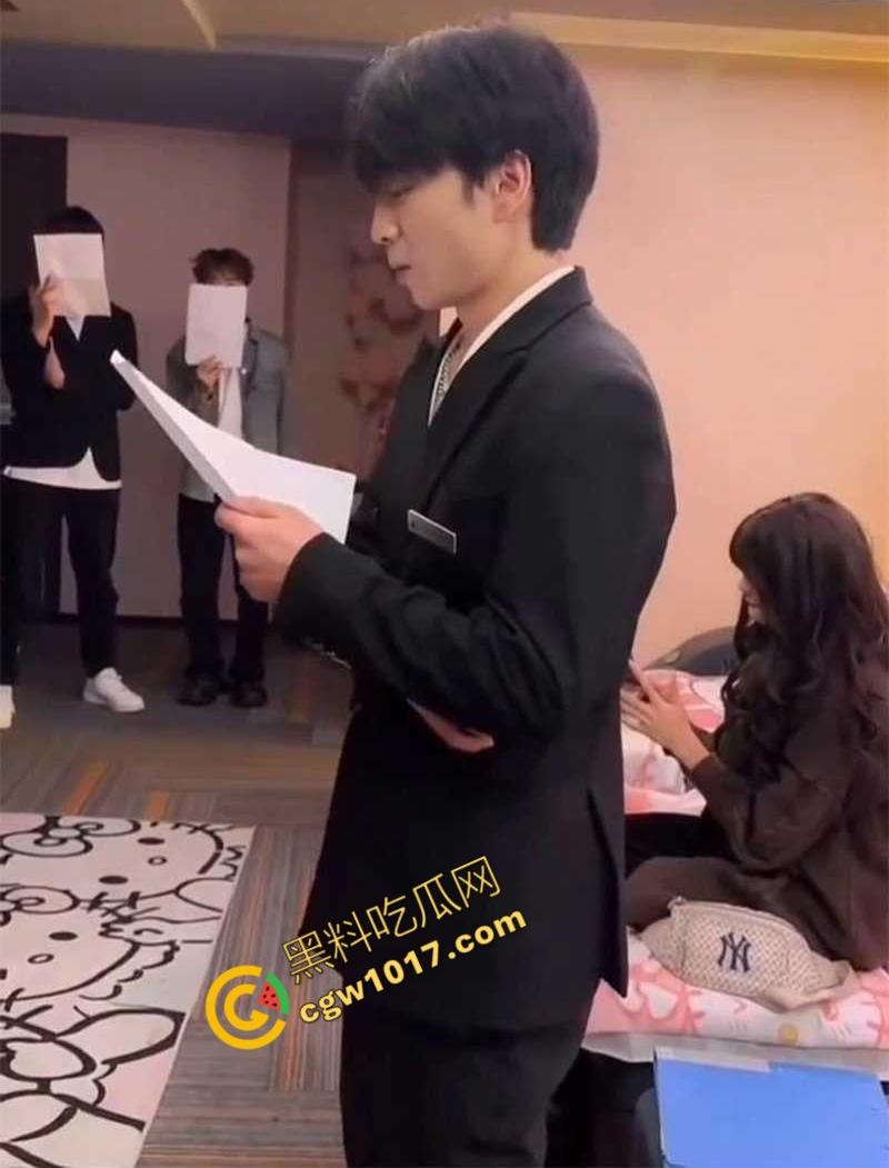 KTV会所少爷秘密训练:帅哥们的全能“修罗场”!只唱歌不够,绝技齐飞、话术奇口,为客人献身,舍命演绎“极乐餐”!-1