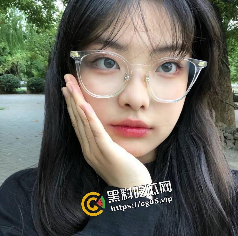 常熟理工大学【刘欣】 私密视频被男朋友跟其他渣男互换 被曝光是被长期包养的母狗-1