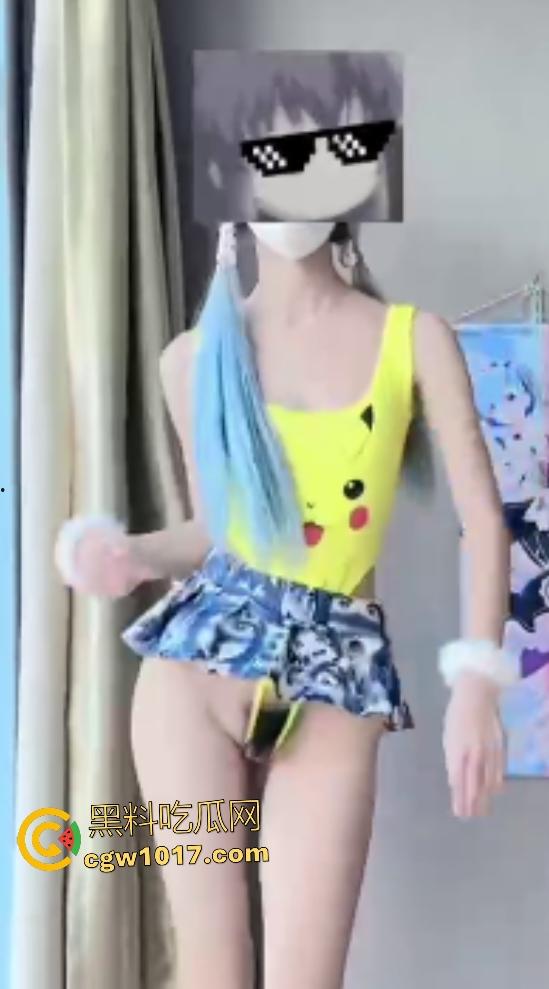 抖音小萝莉【白桃软糖】00后高中生裸舞，电竞椅翘臀扭坏椅子，厕所跳蛋塞逼撒尿，还有粉丝想花钱买尿喝！-7