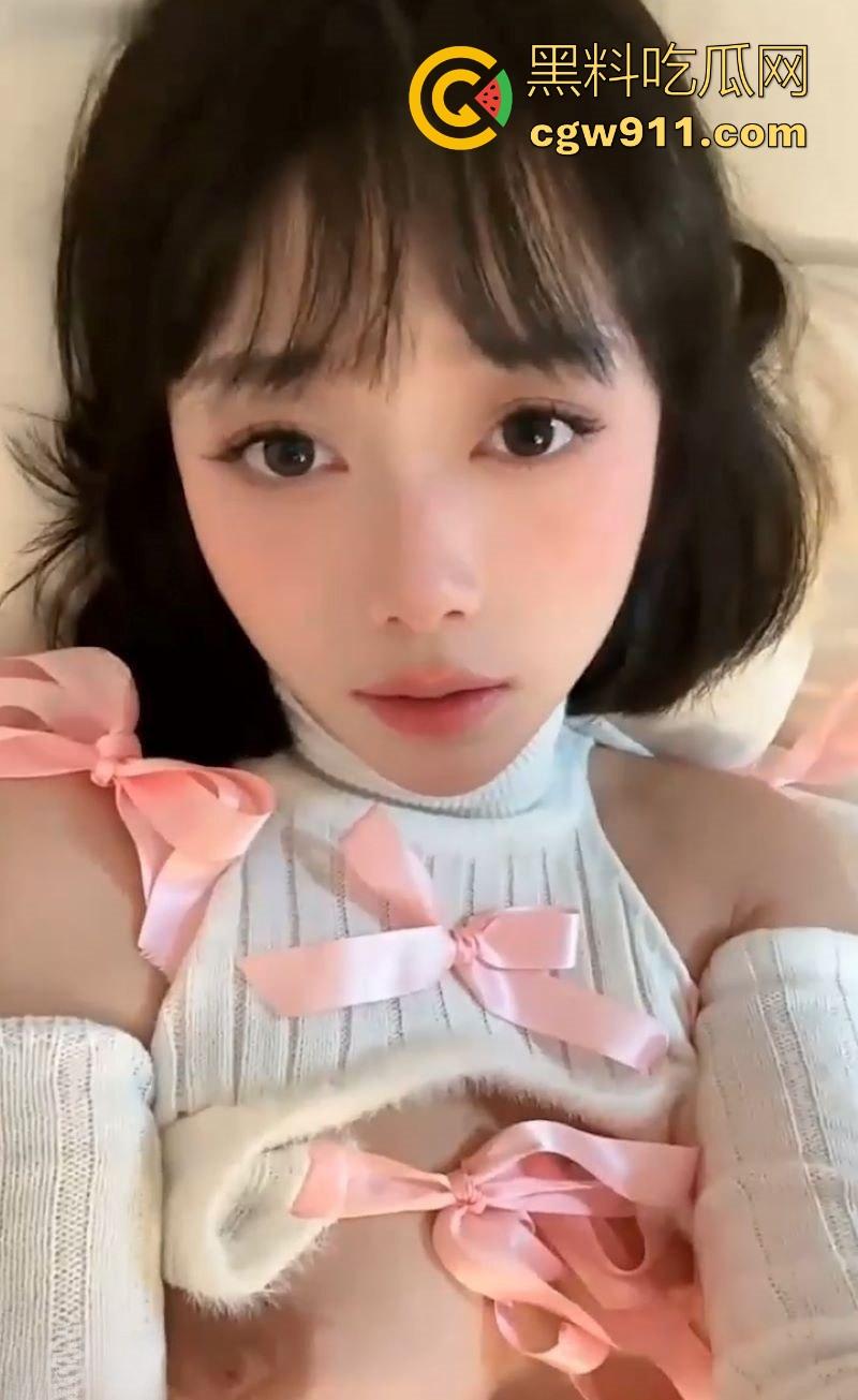 高颜值白虎福利姬【露娜酱】自慰福利视频曝光,美乳挺翘翘臀圆润,对着白虎穴一插到底,蜜汁喷涌简直爱了!-1