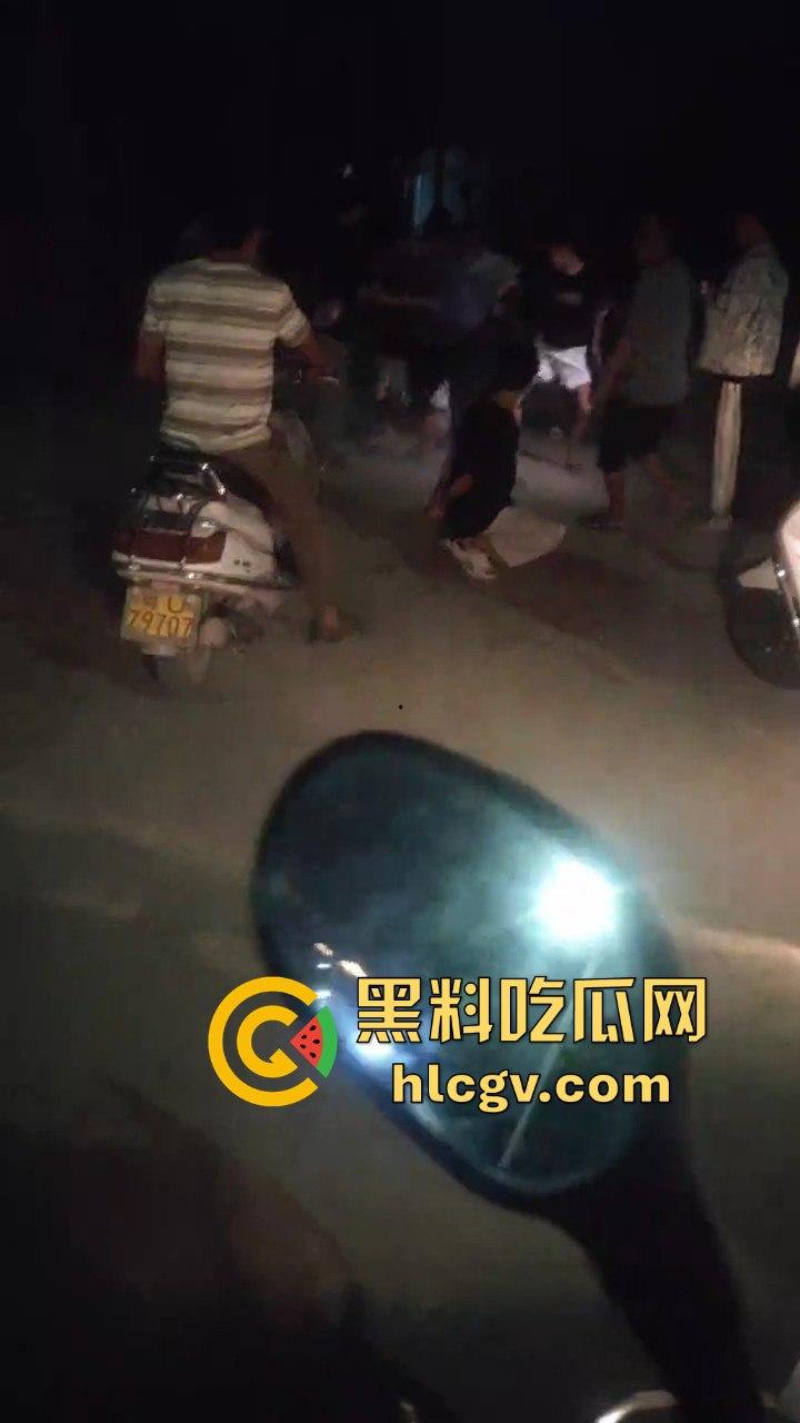 饶平霞东公园精神小伙偷车被当场抓获,装逼不成反成笑话!-3