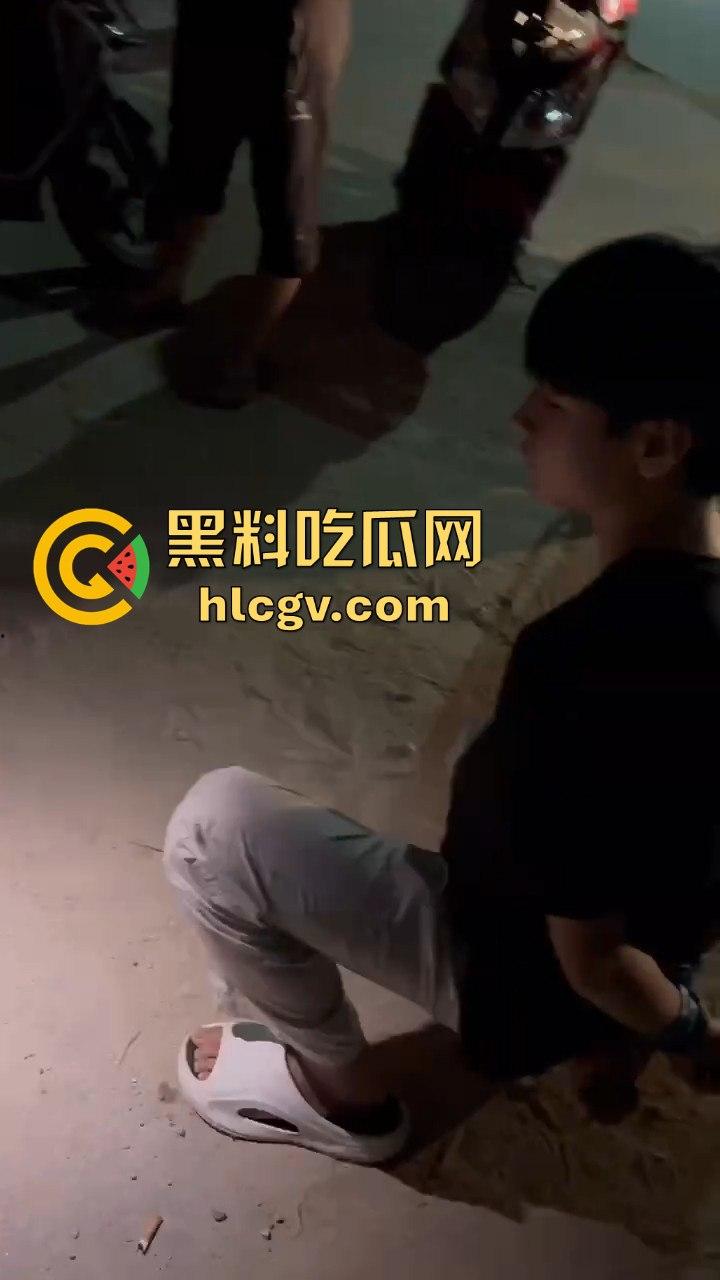 饶平霞东公园精神小伙偷车被当场抓获,装逼不成反成笑话!-5