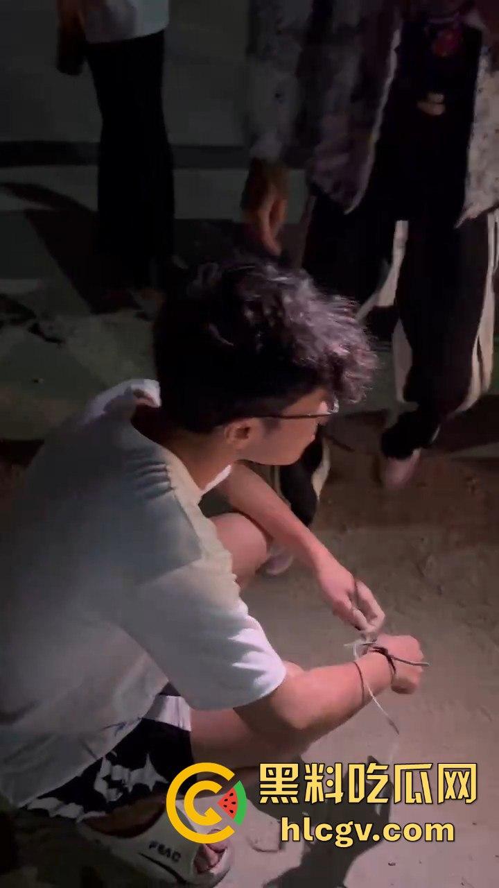 饶平霞东公园精神小伙偷车被当场抓获,装逼不成反成笑话!-8