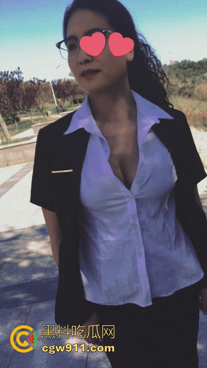 日常和四十多岁熟女教师做爱,四十熟女猛如虎,骑乘后入打桩,这熟女真有味道啊!-2