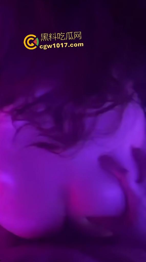 骚包【盯裆猫】夜里毒龙舔肛,后入淫水不够润滑油来凑,白天钻石塞屁眼再,金主累了坐鸡巴骑乘高效榨精!-2