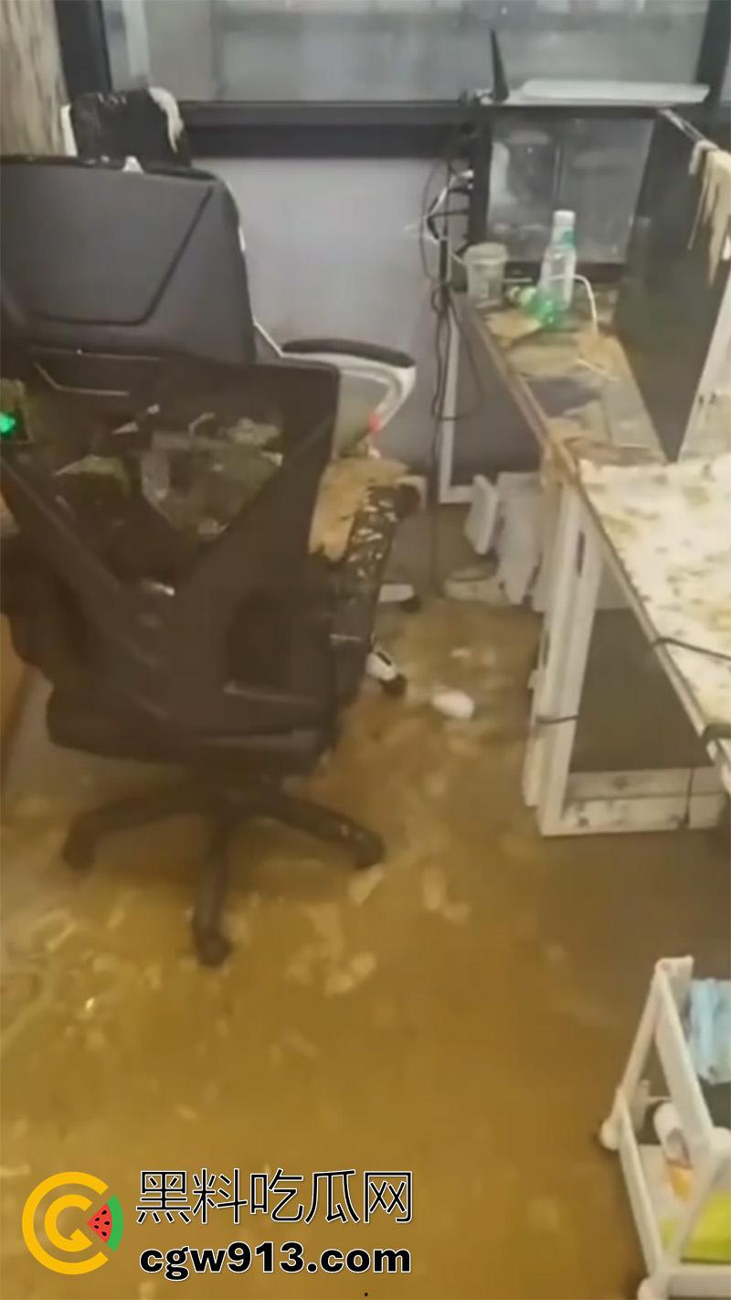 这是拉炸弹了么?浙江杭州中国美术学院,良渚校区自习室,排污管爆炸粪水淹没自习室,保研女被淋一头!-6