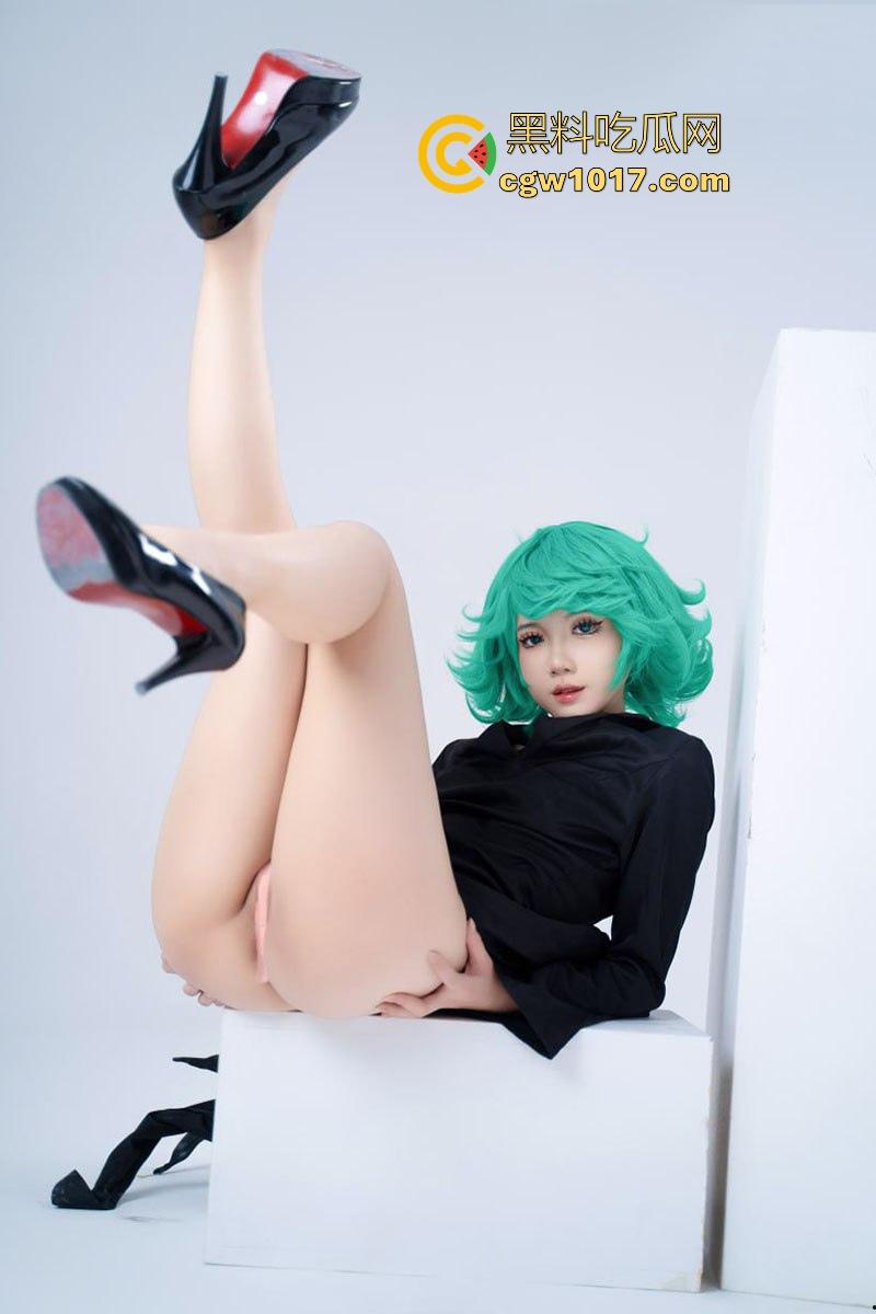 疑似一拳超人成人版剧照曝光!海外福利姬【PoppaChan】,COSS级英雄龙卷,绿发飘逸白虎嫩逼,活色生香!-5