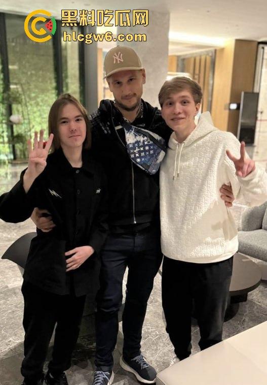 CSGO职业选手【宙斯Zeus】玩疯了,上海约炮大连工业大学黄婷后,转战东南亚开淫趴,女粉丝被当狗溜!-12